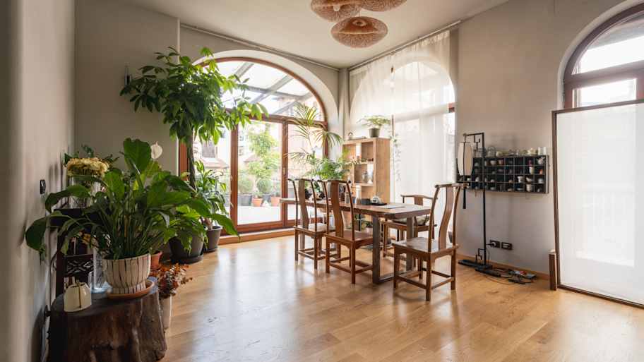 A living room with a big arched window