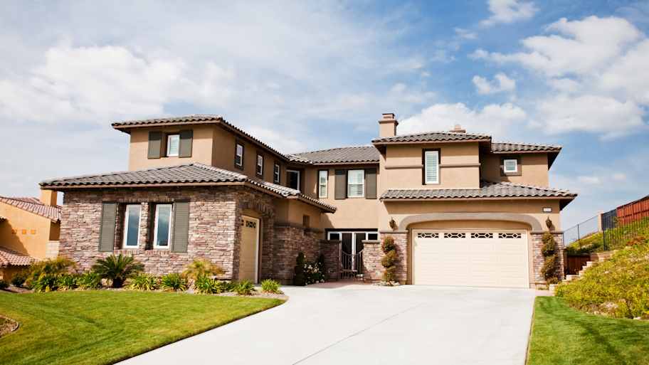 A modern house with beige stucco 