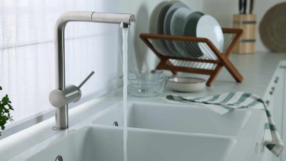 water flowing from kitchen tap
