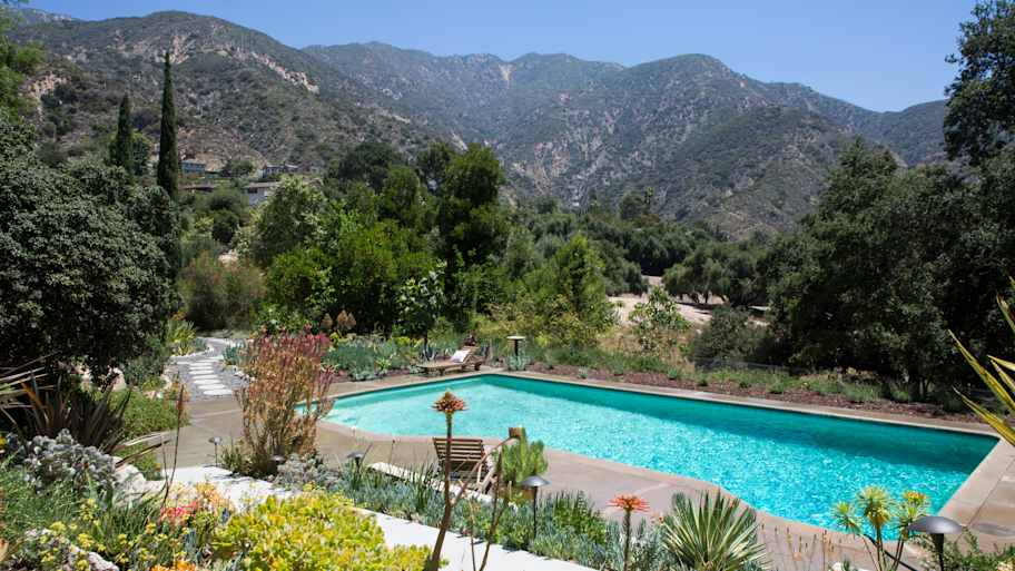 A large pool in Los Angeles, CA