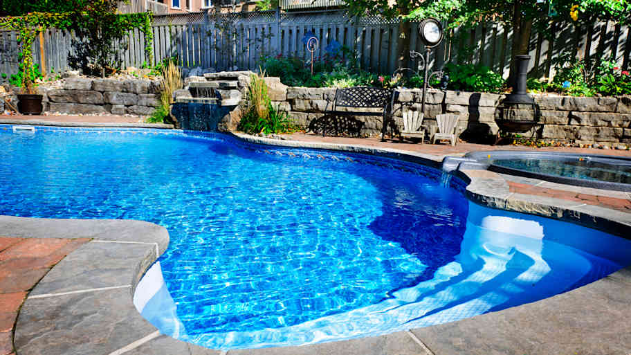 swimming pool in dallas home