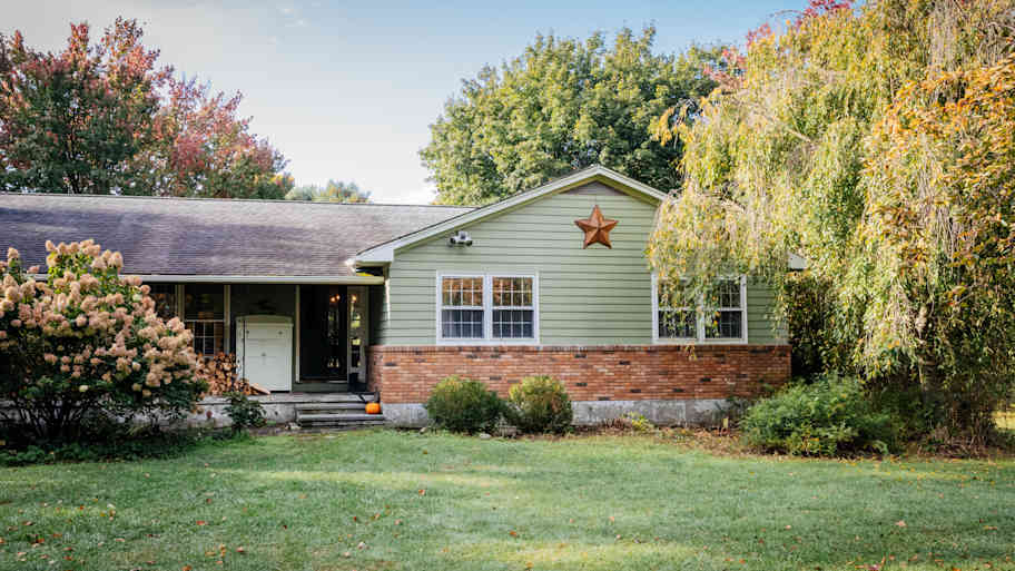 A beautiful suburban house in New York, NY 