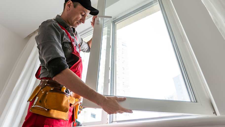 man replacing window in orlando home 