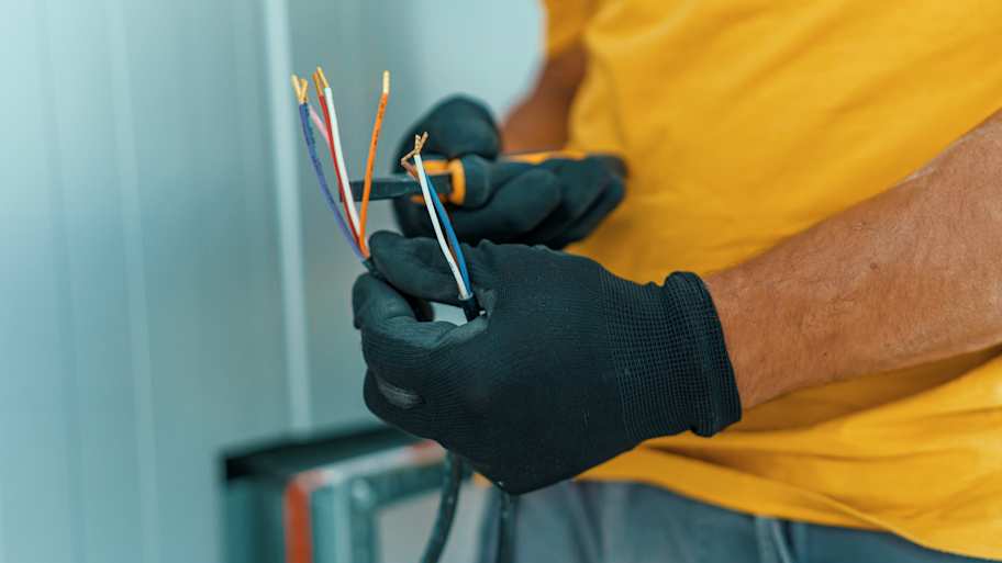 Electrician holding an electric cable  