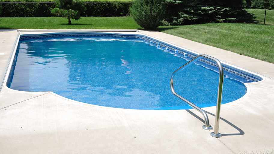 In-ground swimming pool
