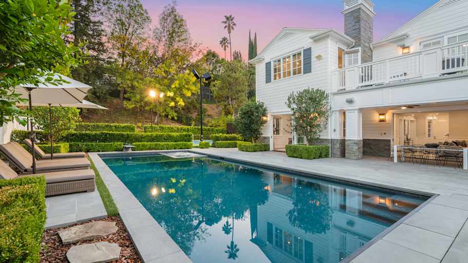 luxurious inground pool in los angeles 