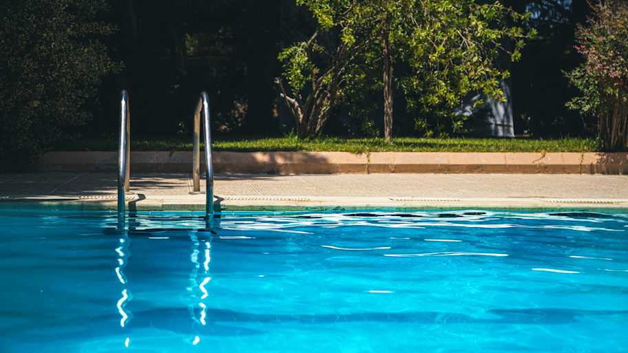 Swimming pool stairs