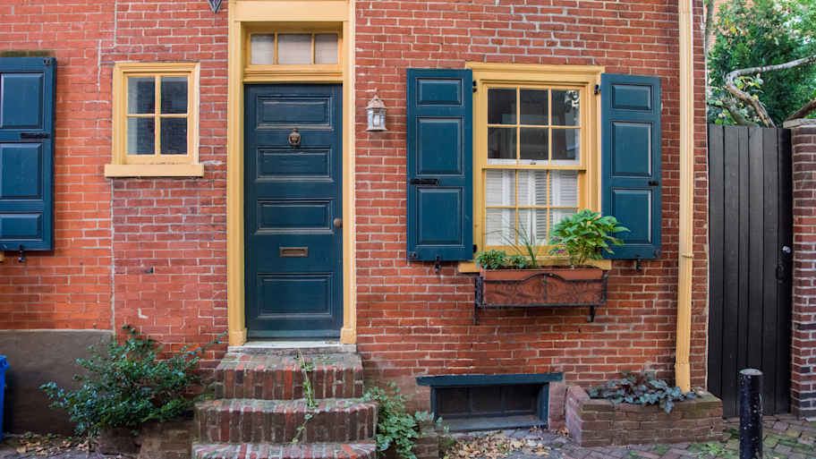 A terraced brick townhouse in Philadelphia, PA 