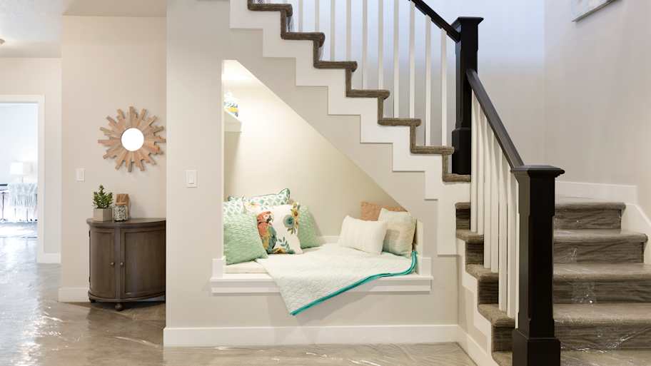 Stairway leading from basement to upstairs