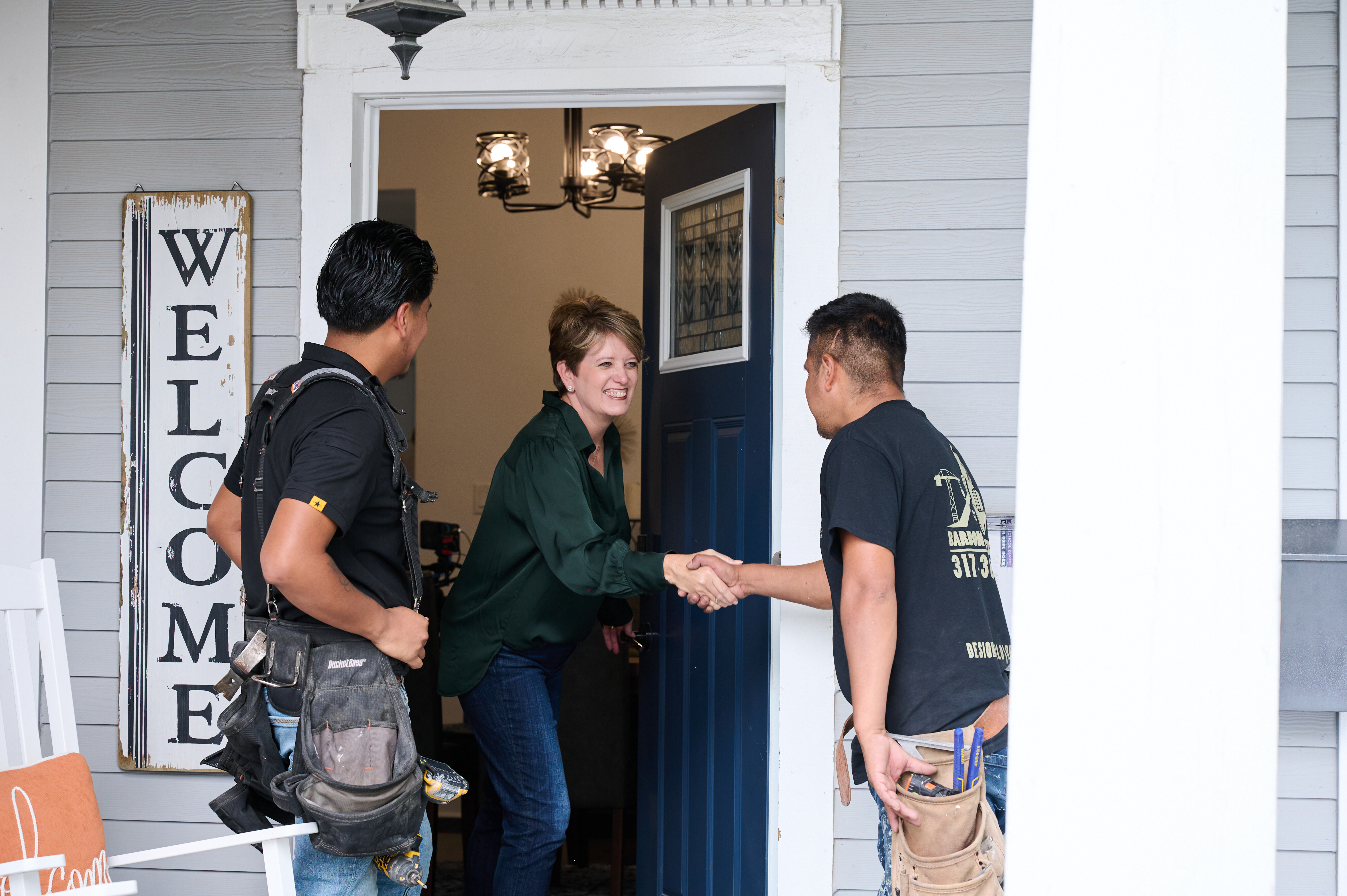 Angie Hicks shaking hands with the pro at the front door