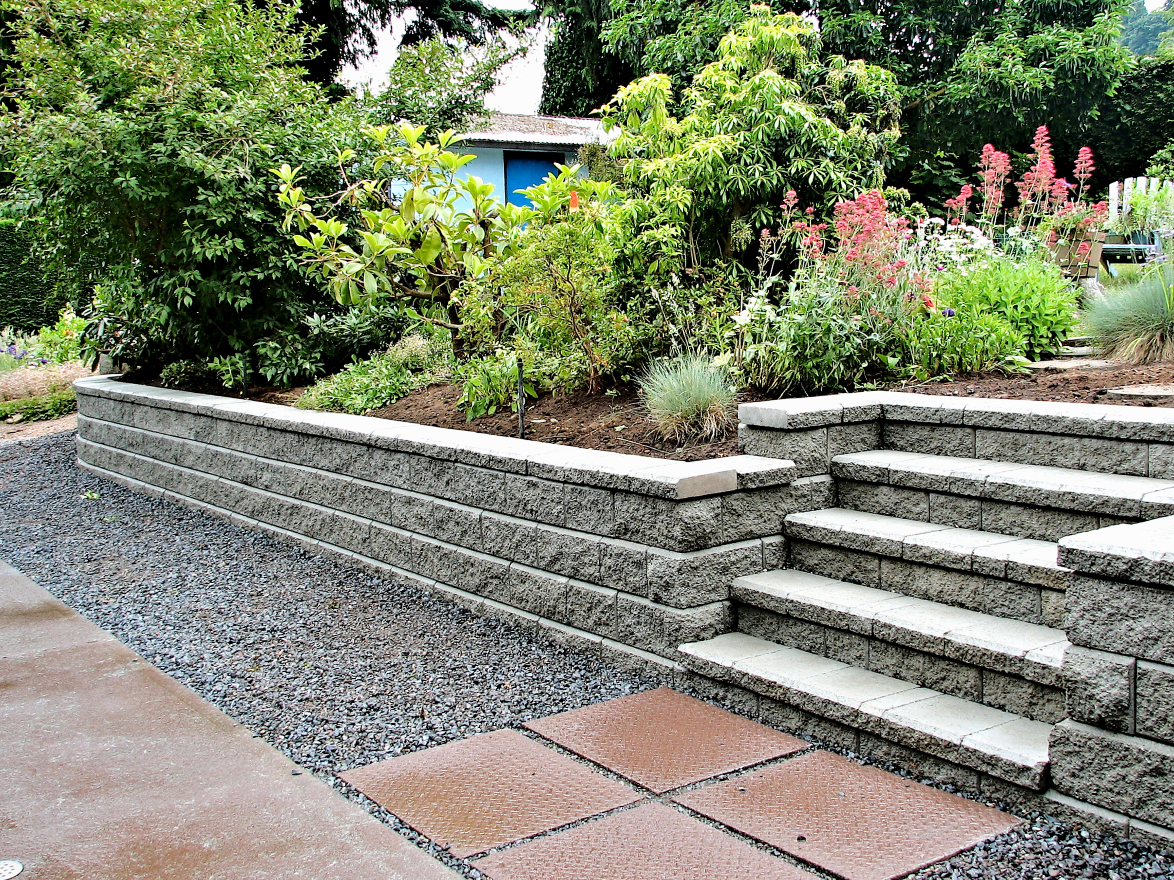 Top-rated retaining wall installation pros.