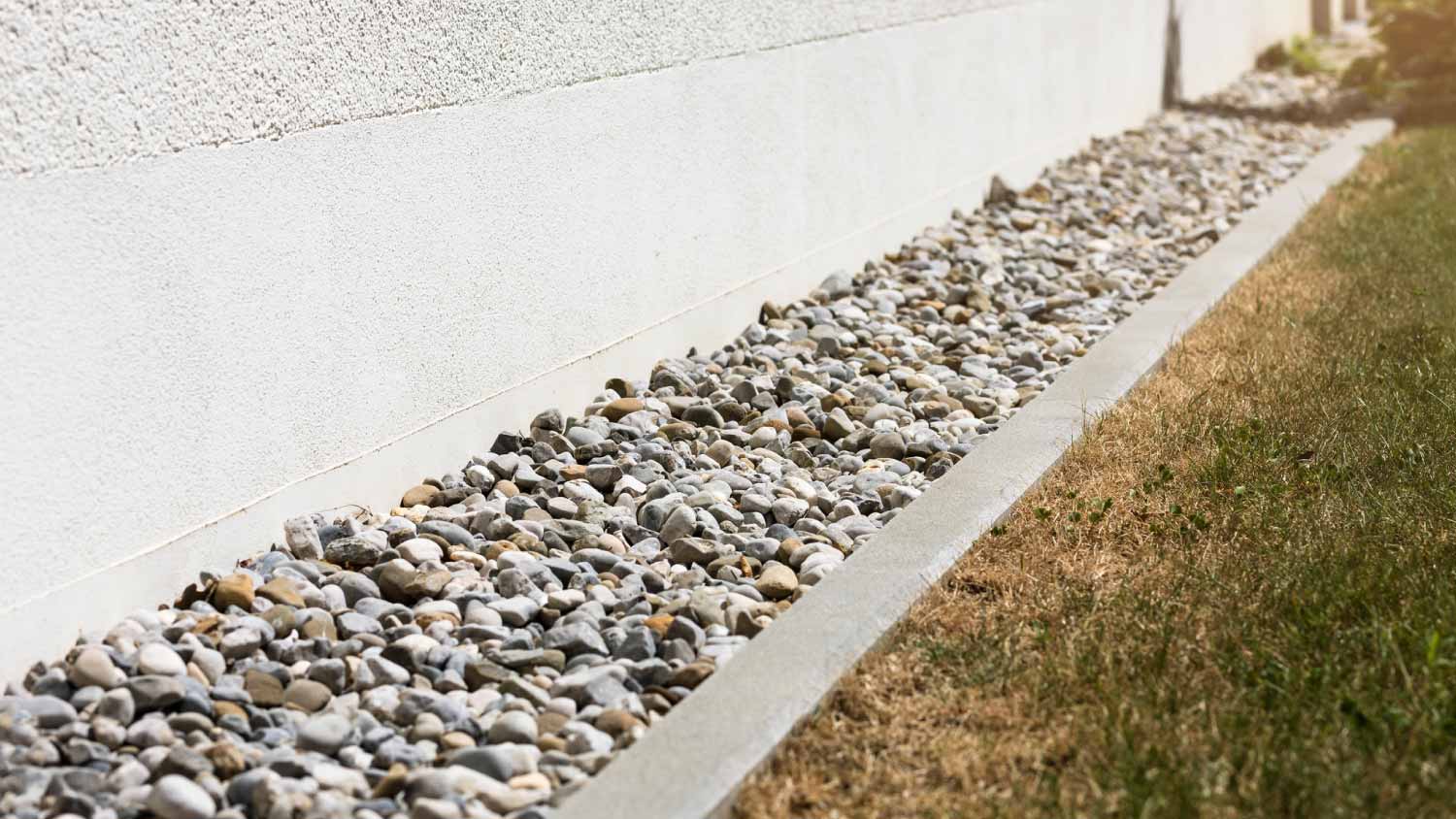 Drain rainwater with drainage stones