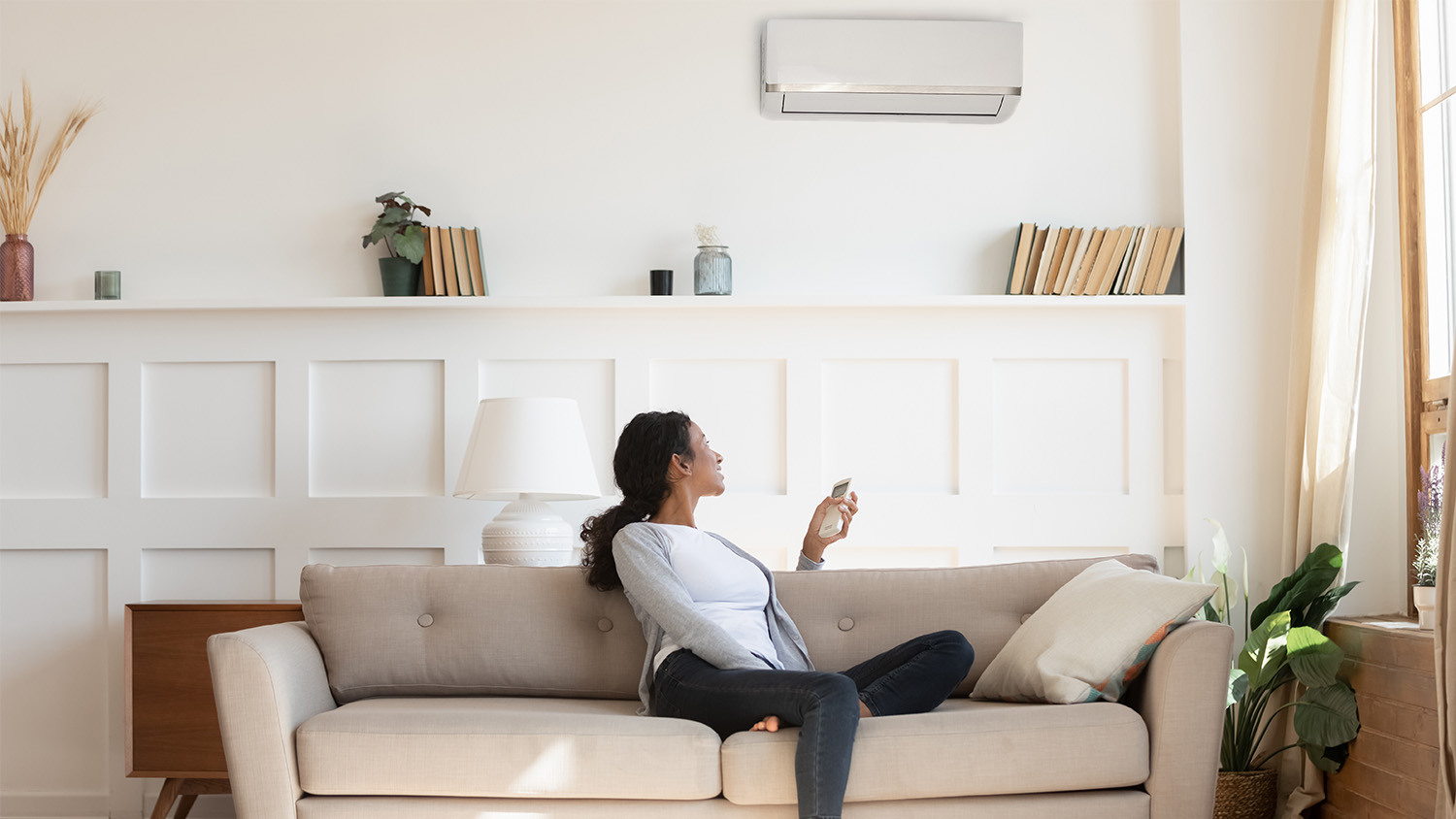 woman-home-air-conditioner