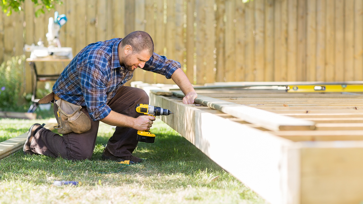 carpenter building patio deck
