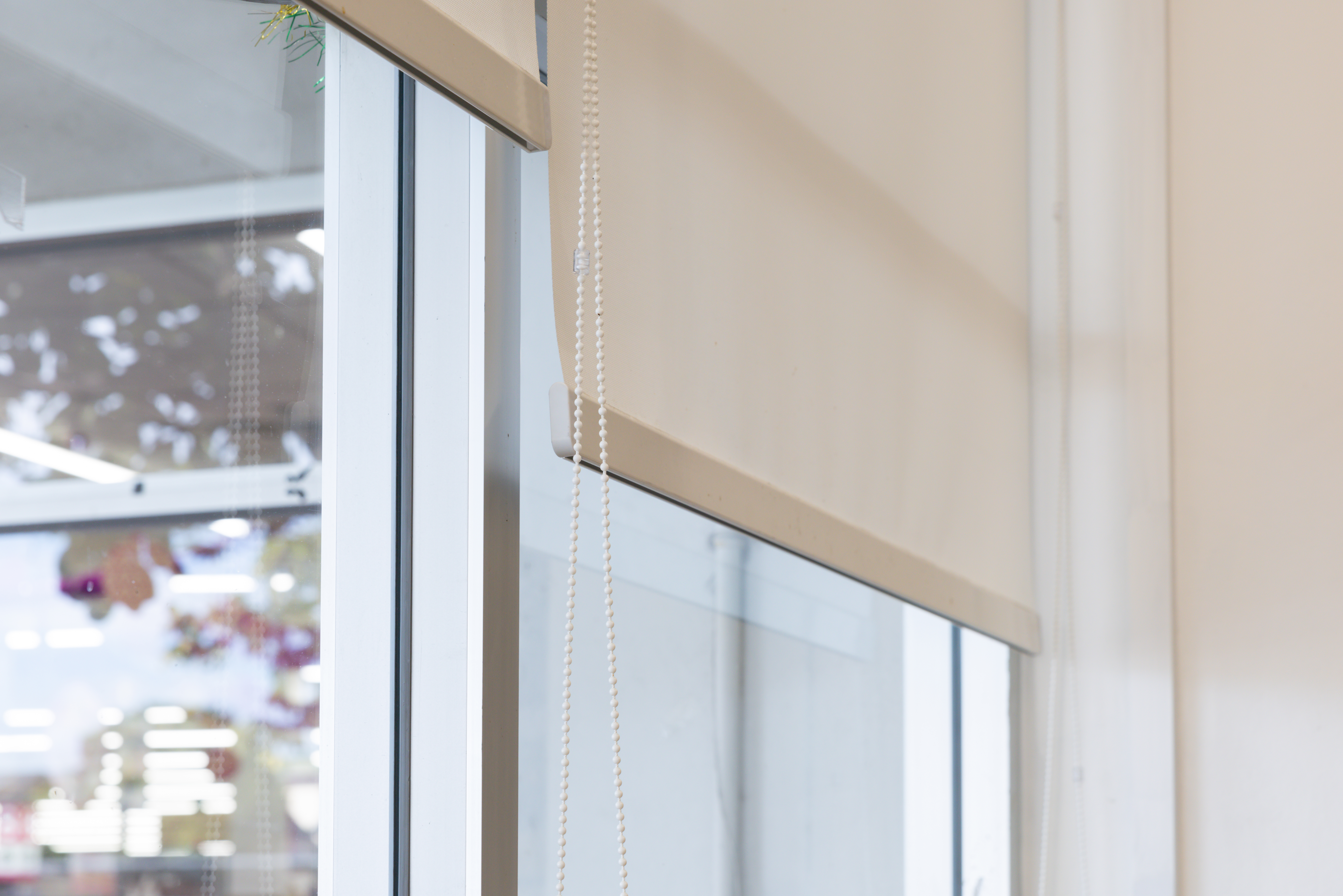 Top-rated blind repair pros.