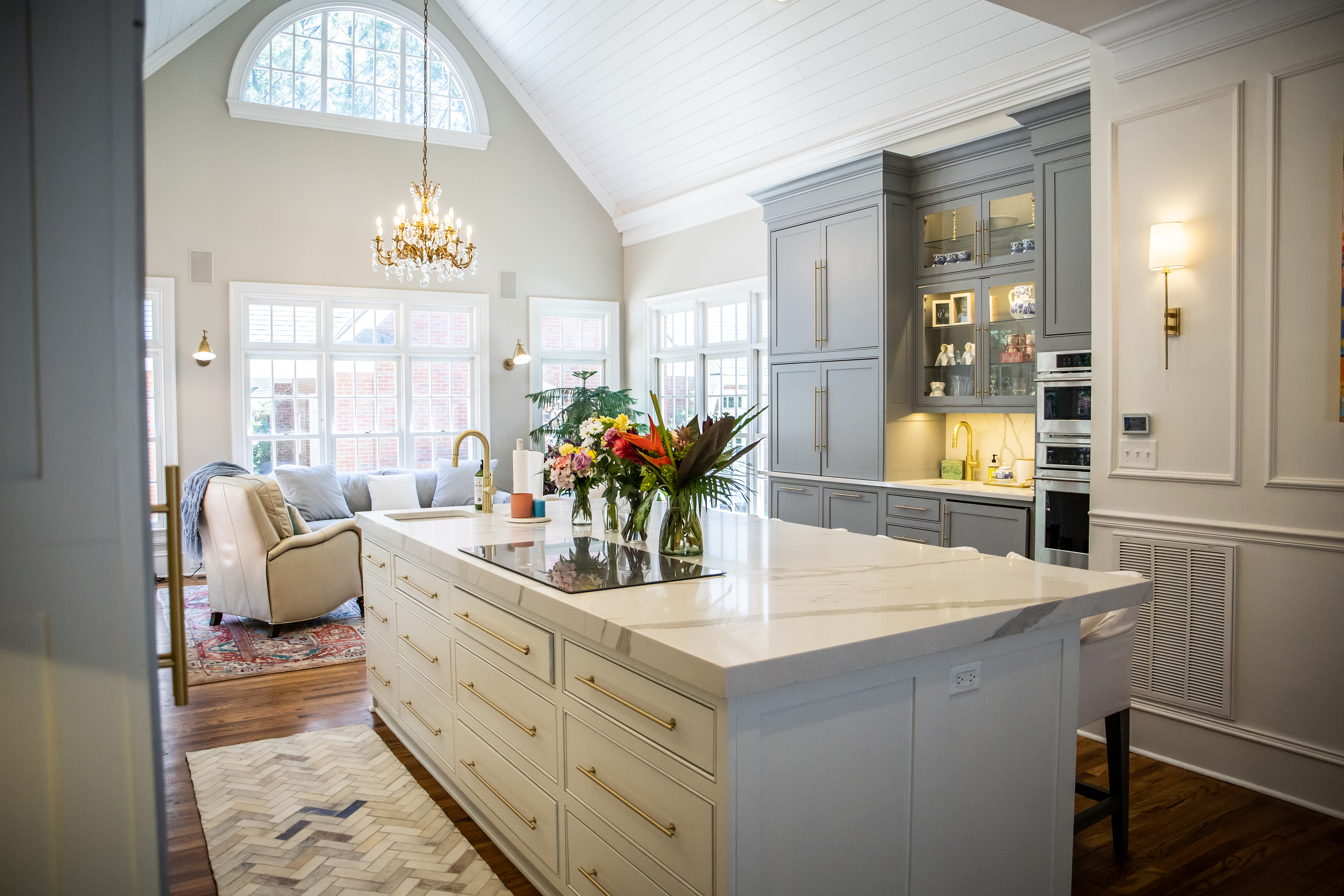 An open space living room with vaulted ceiling and crown moldings 