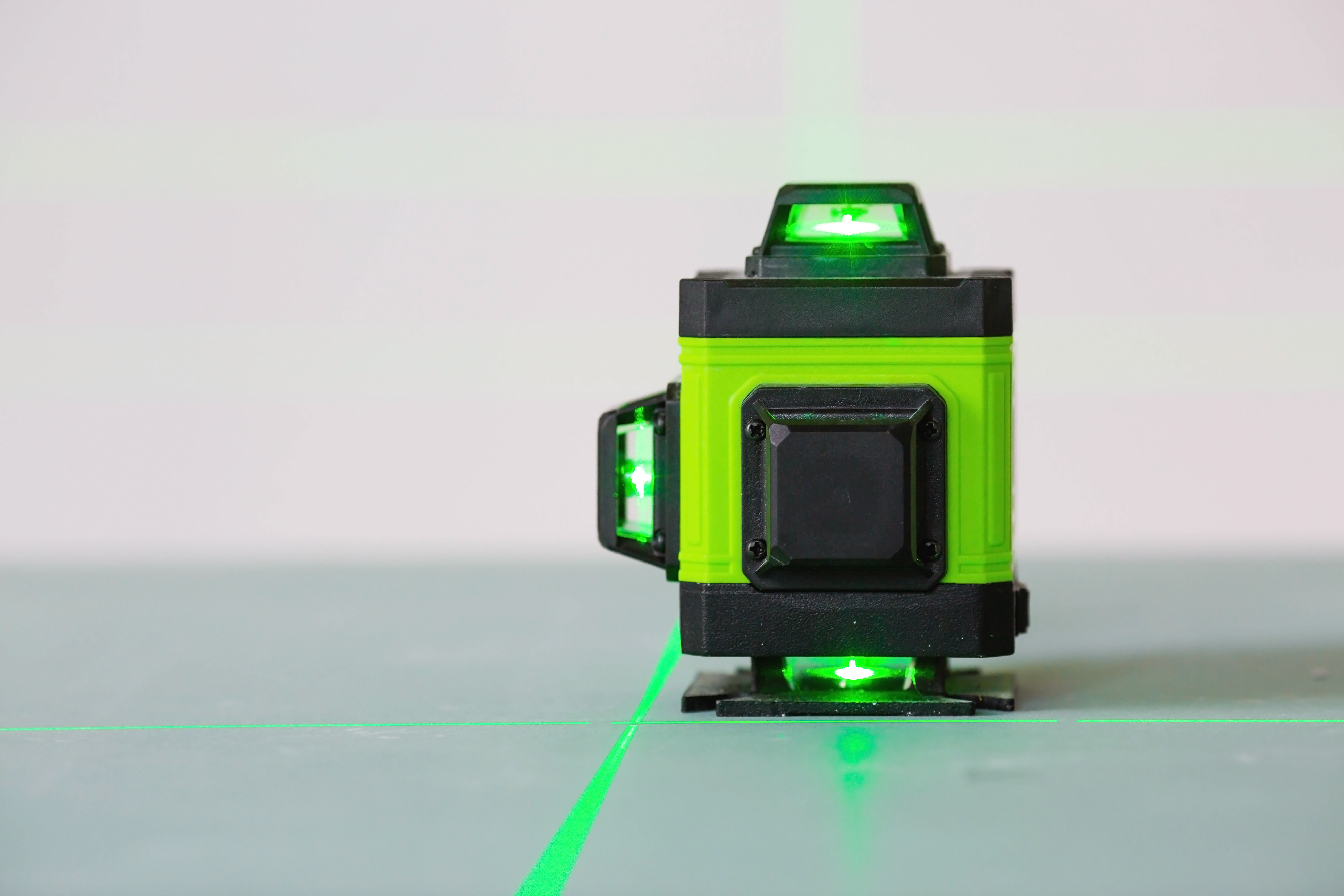 Laser construction level