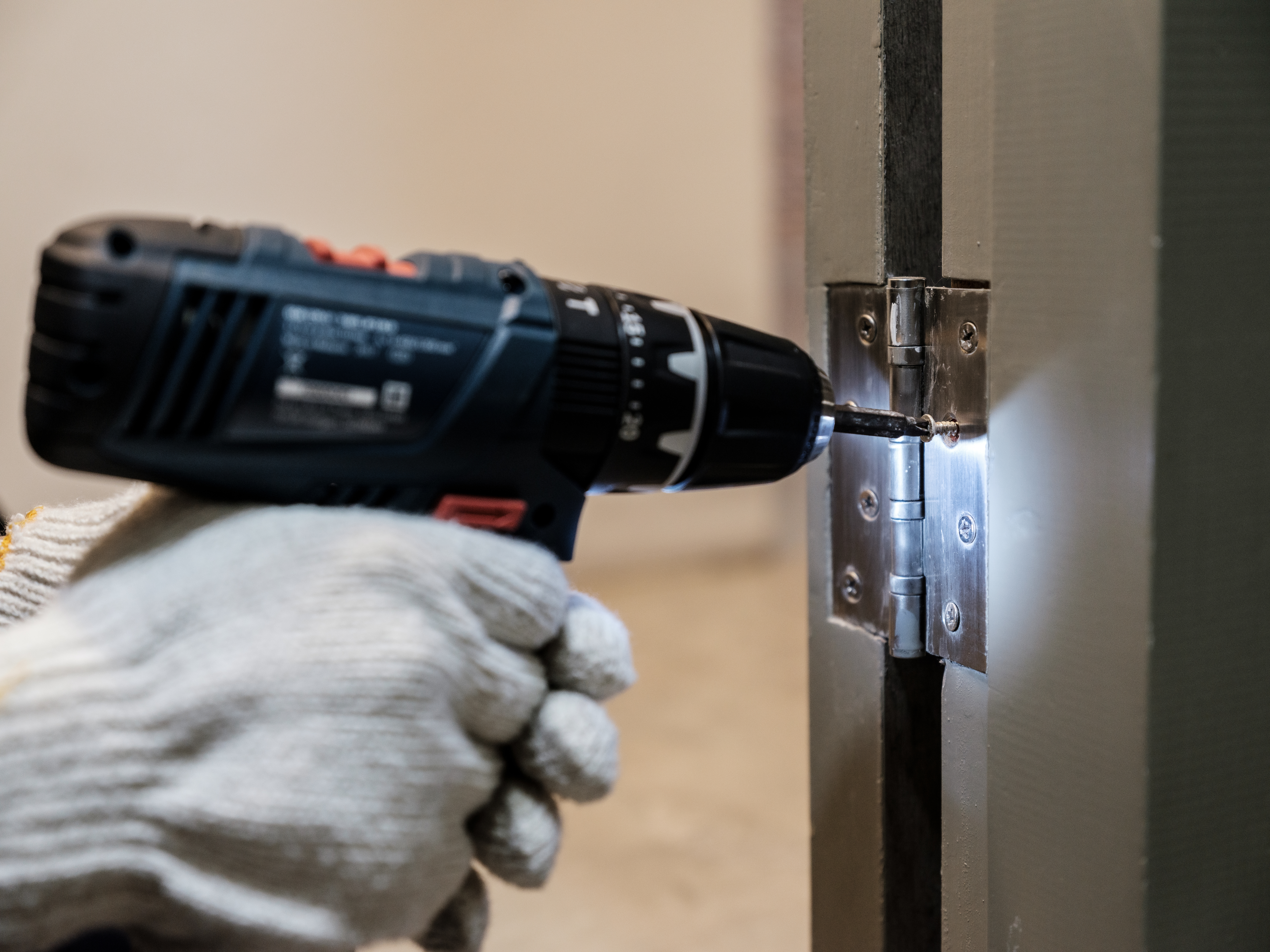 Man installing hinge 