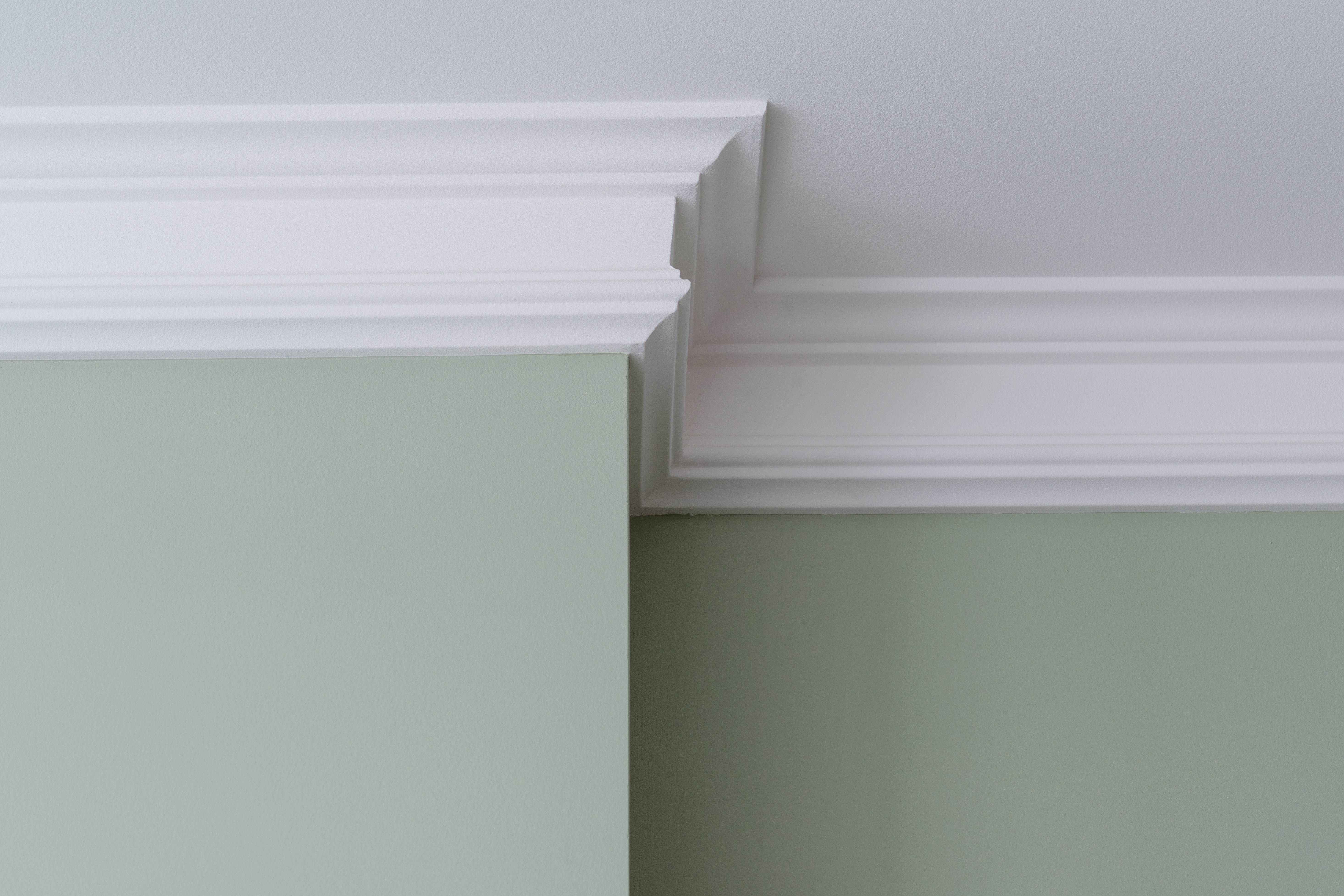 Wood crown molding on the ceiling 
