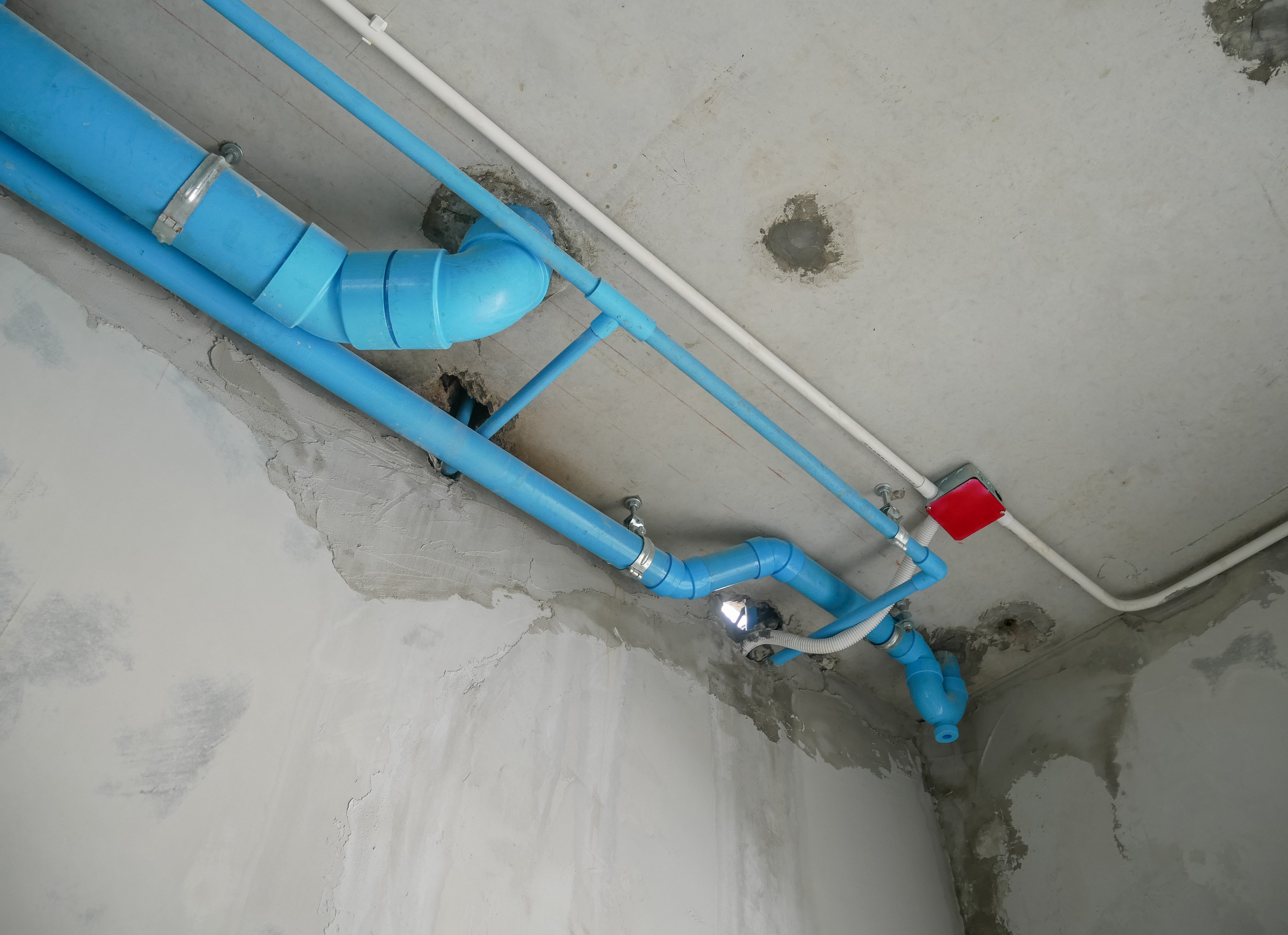 Water supply system installed in a building