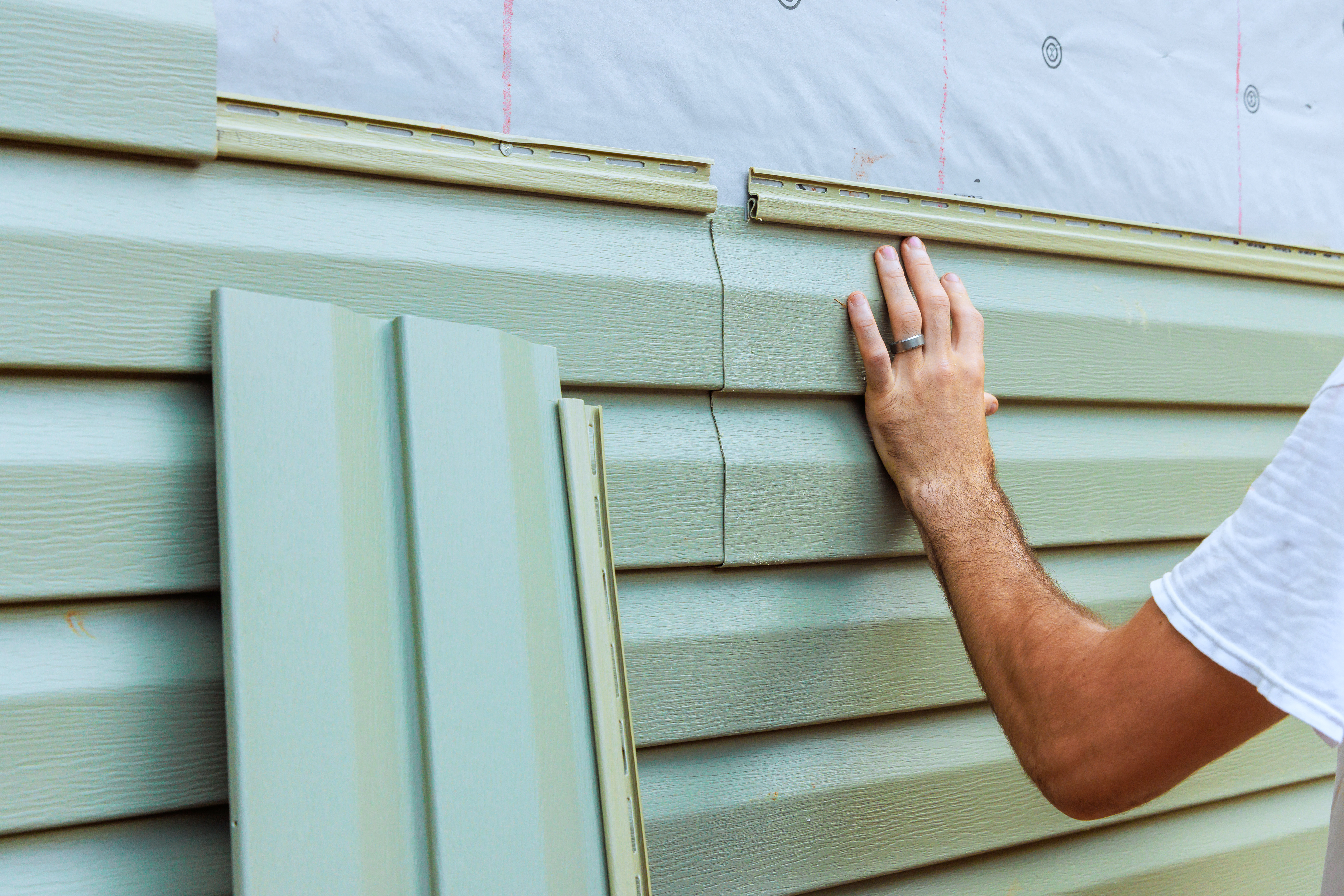 repairing vinyl siding panel