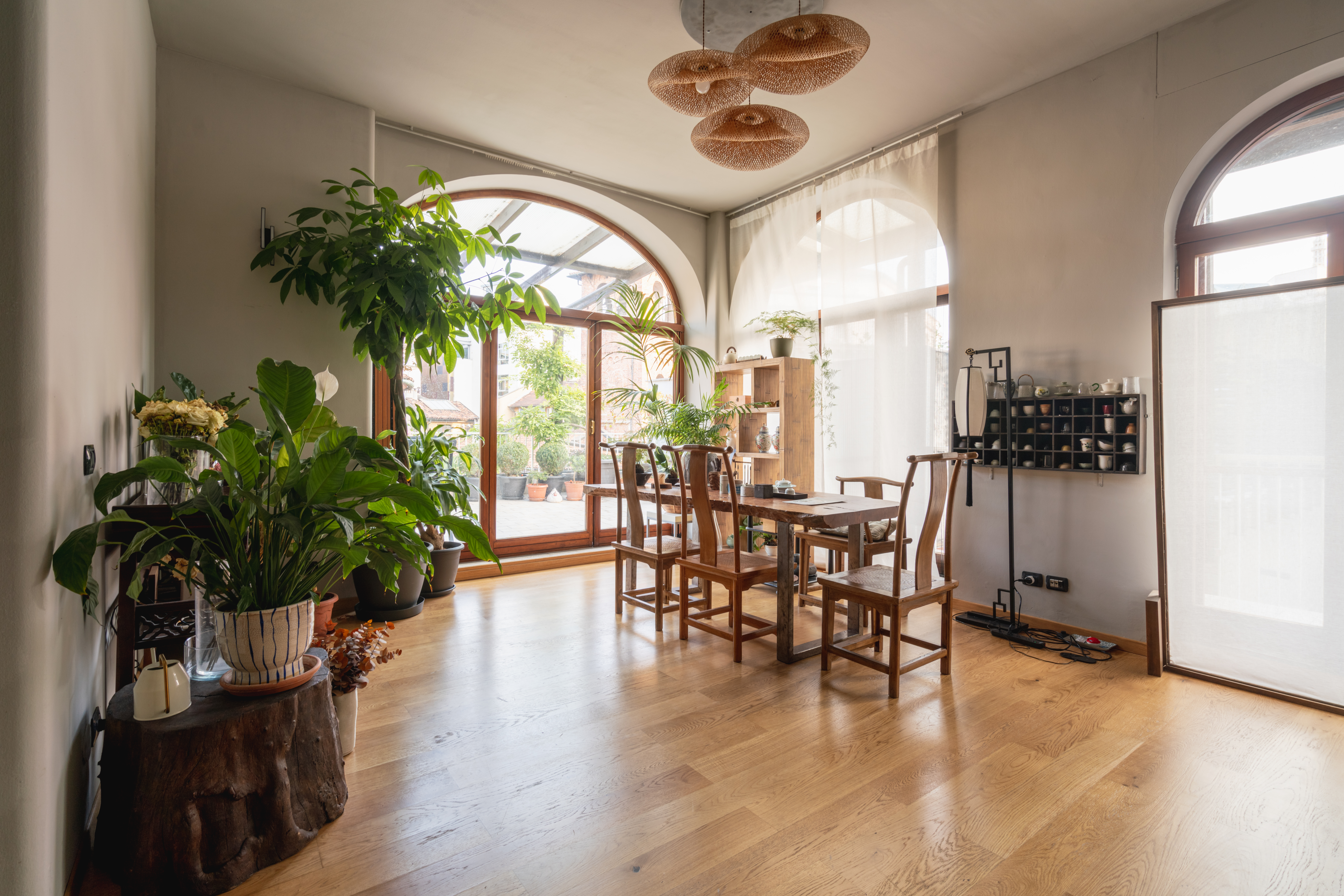 A living room with a big arched window