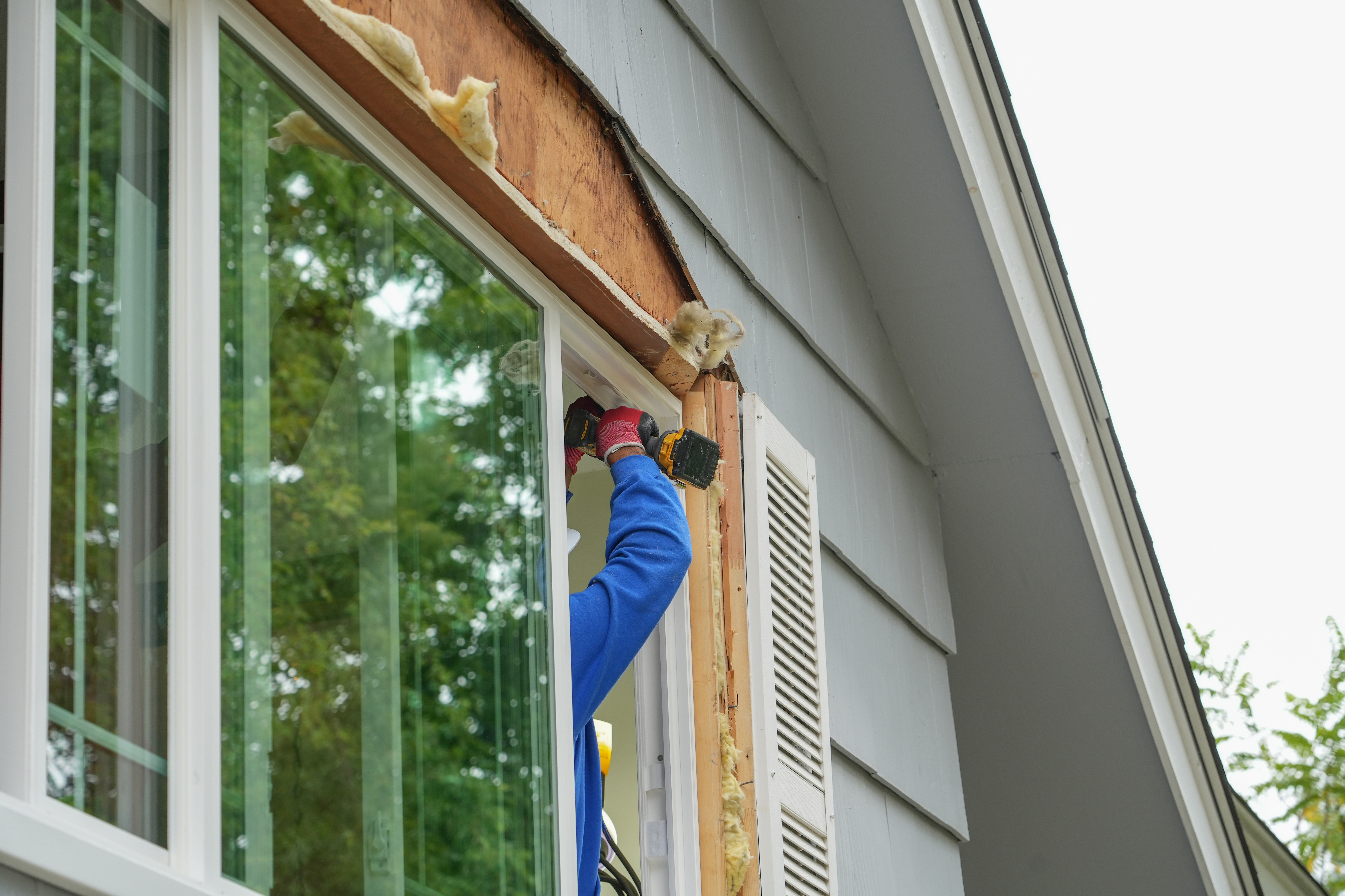 Worker replacing window