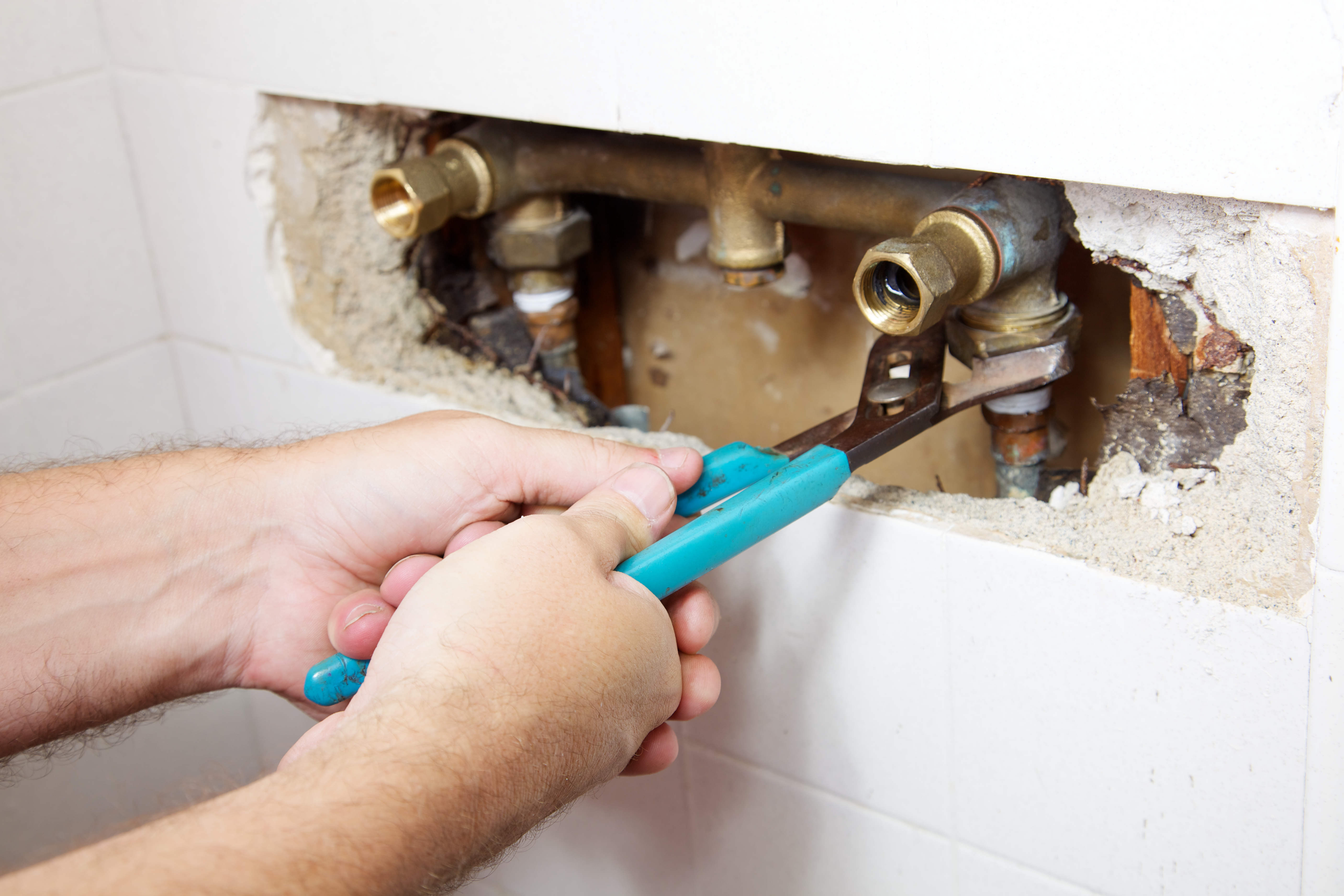 Plumber fixing broken pipe