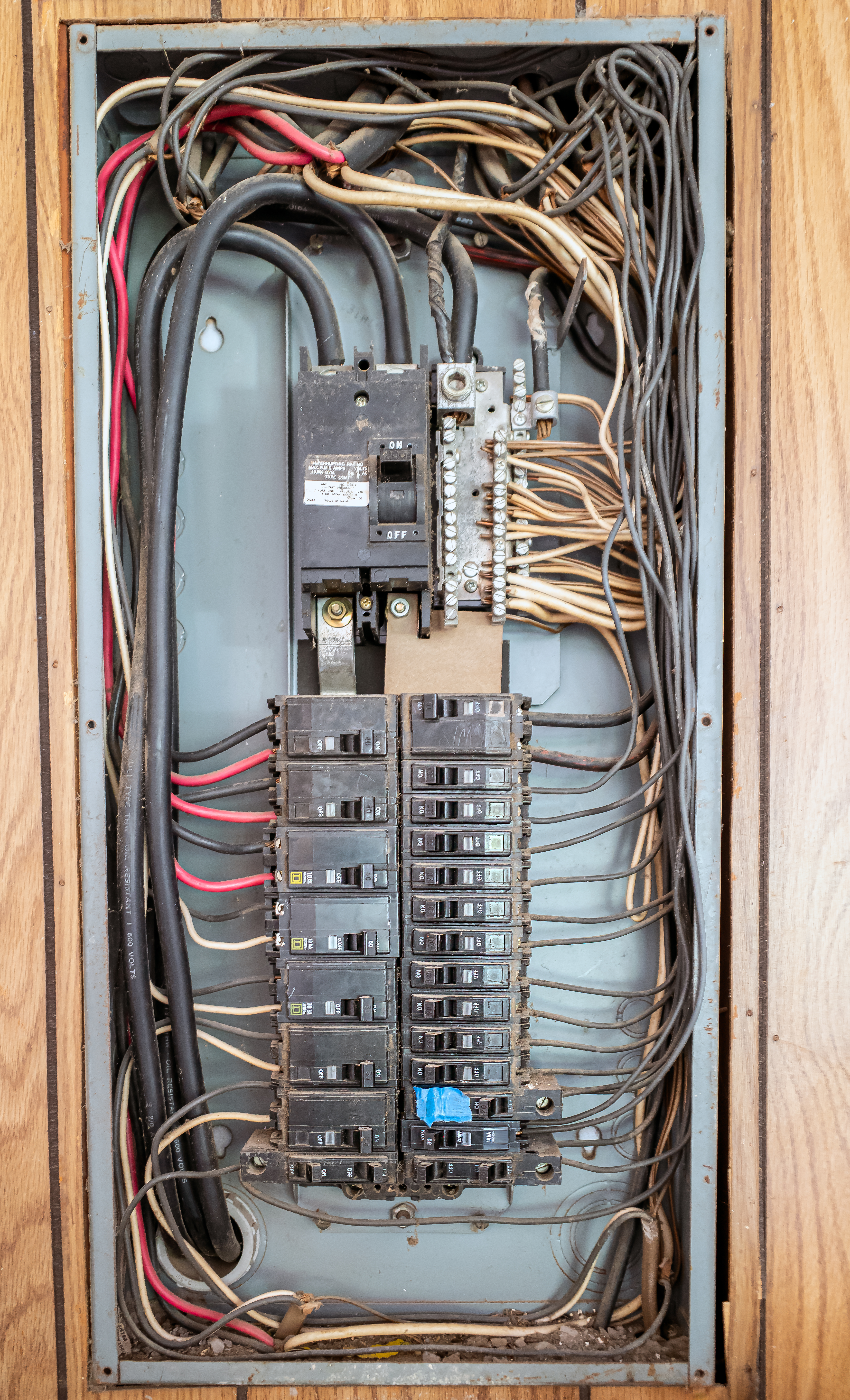 Electrical panel with different sized circuit breakers