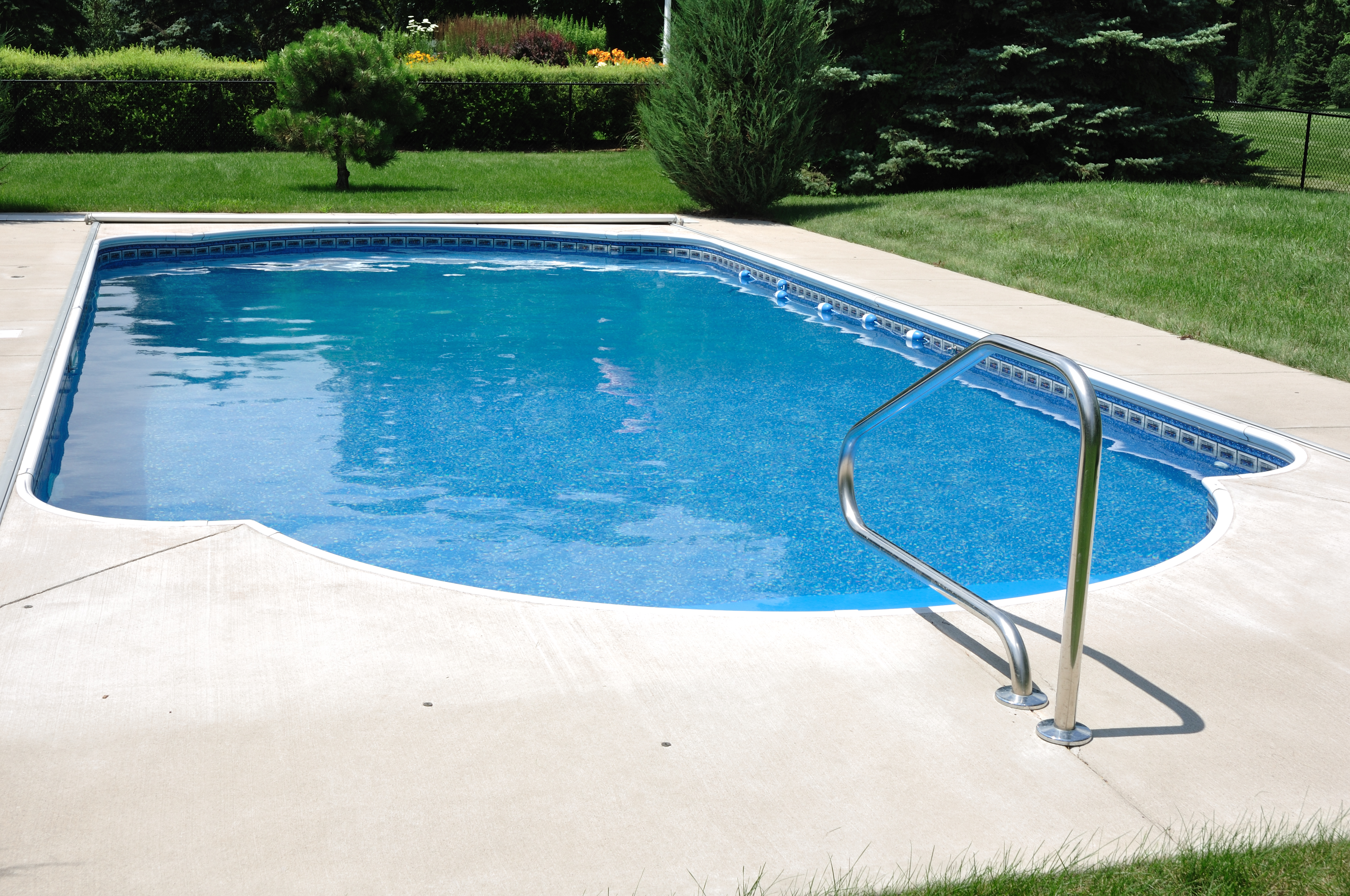 In-ground swimming pool