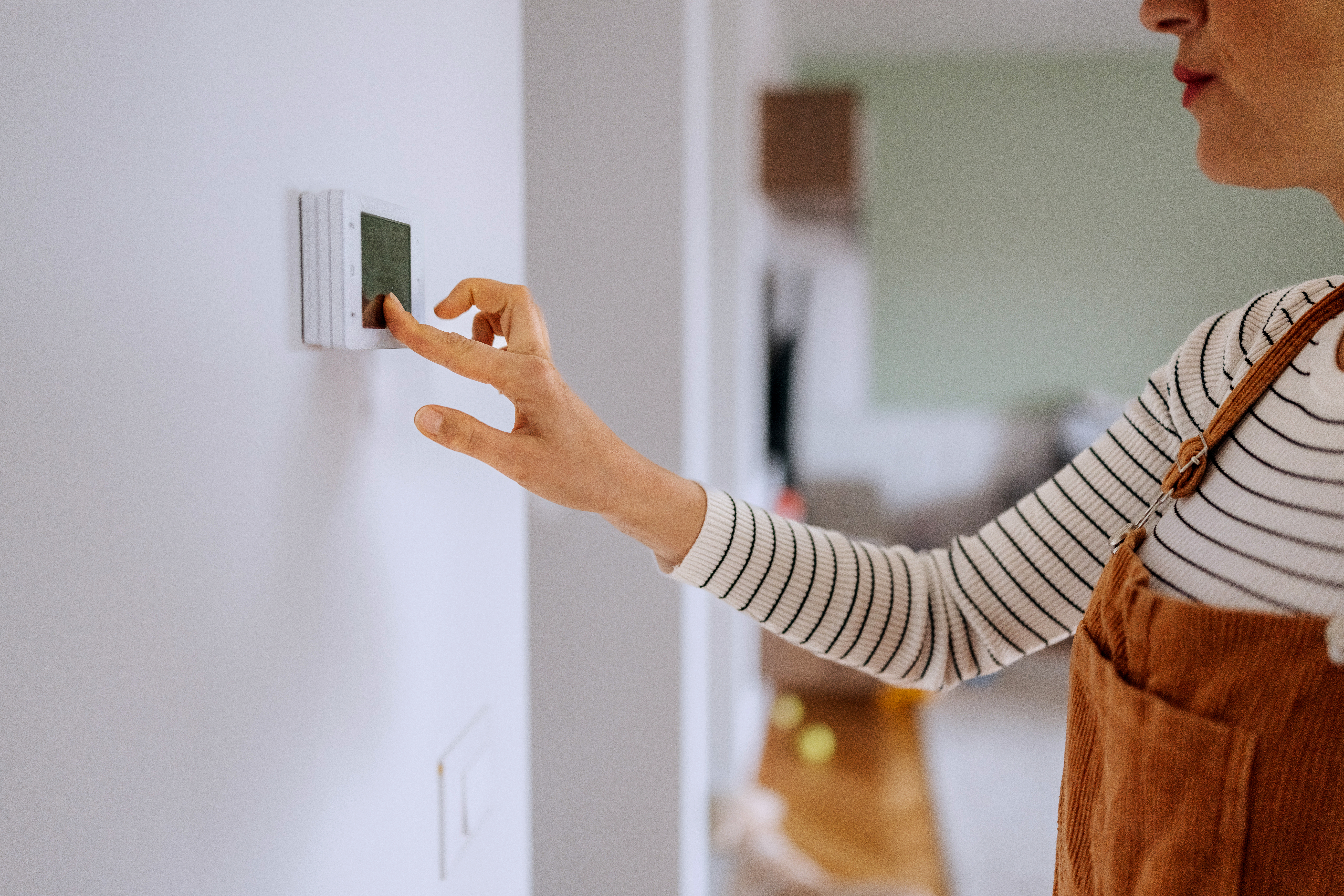 woman setting up temperature