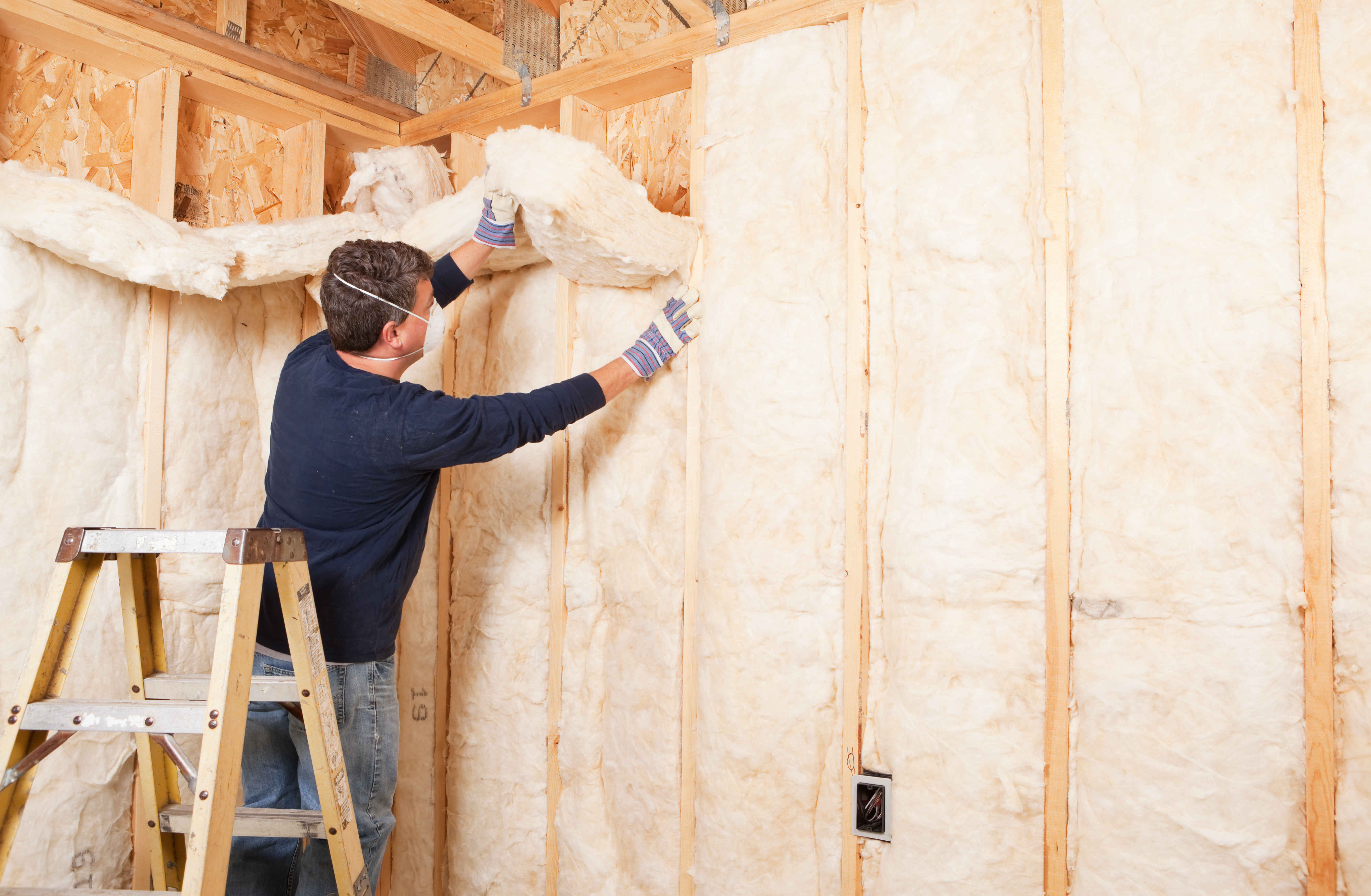 Worker insulating wall with fiberglass