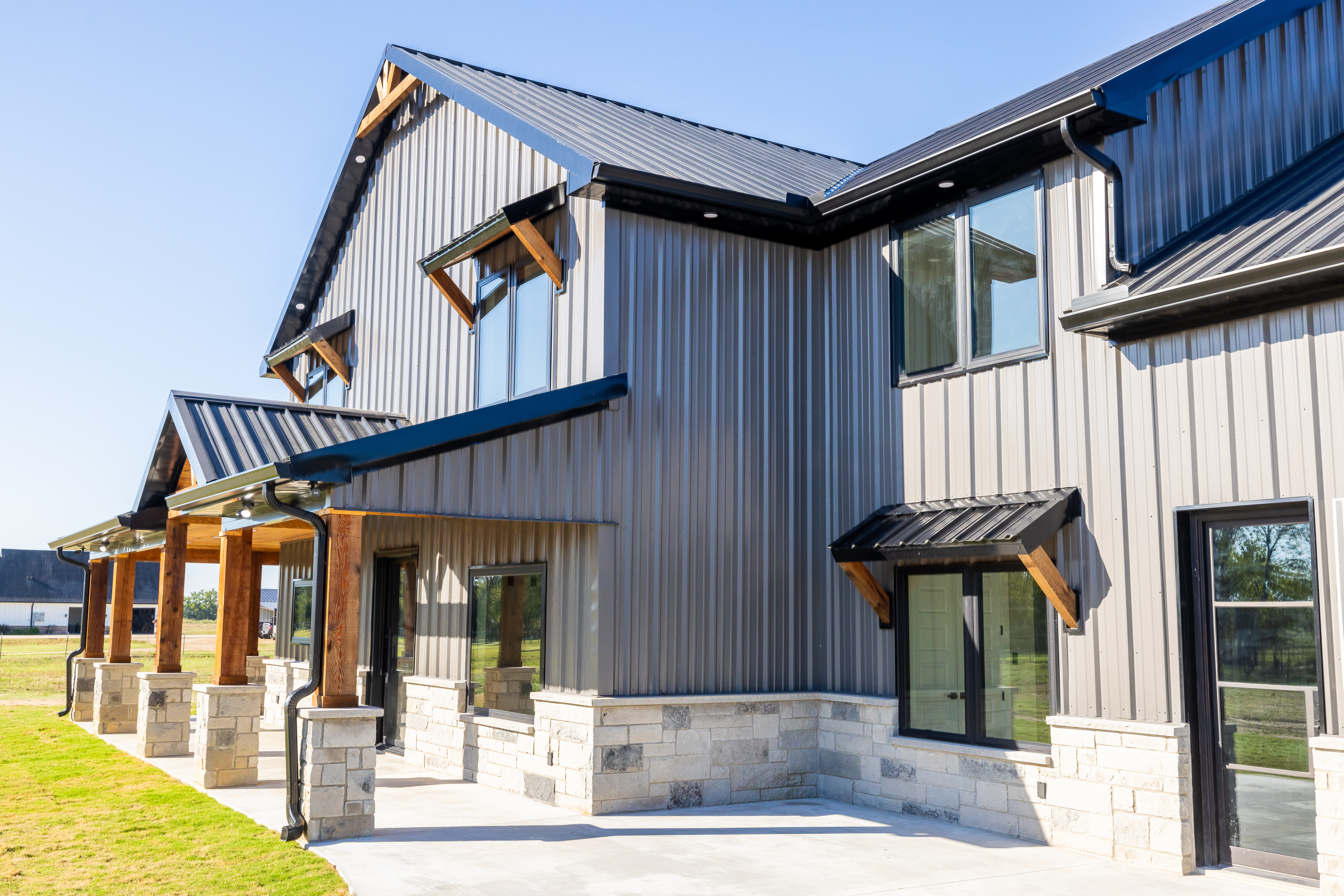 exterior of barndominium