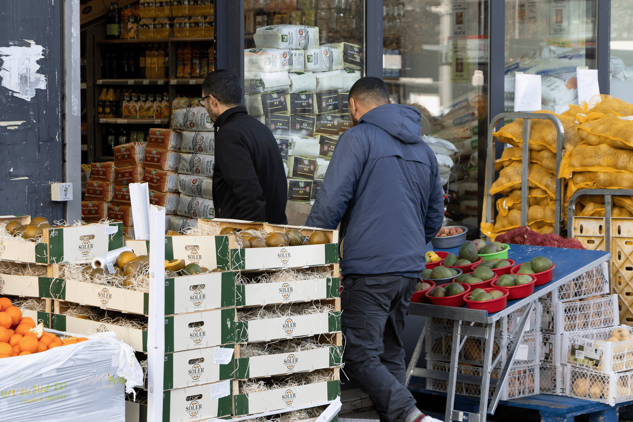 Intérieur de l'épicerie Lyon Vert