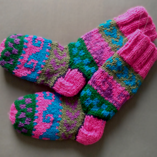 Handgemachte bunte Socken mit Himalayawolle