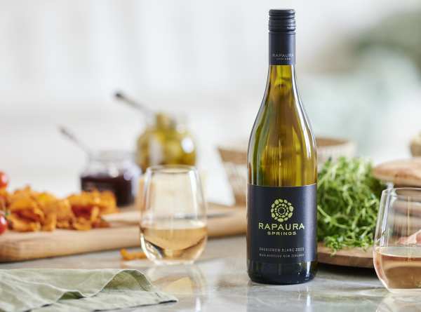 Rapaura_Sauvignon_Blanc_pöydällä