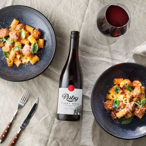 Polpette med Ruby Pinot Noir.