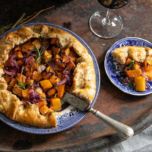 Pumpagalette med getost och karamelliserad rödlök