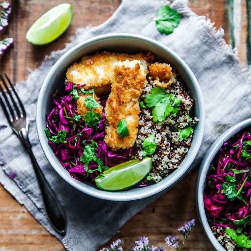Skaldjursbowl med pankopanerad fisk