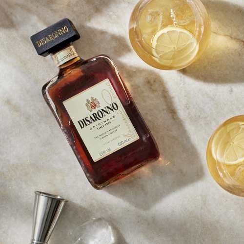 Disaronno glas och flaska