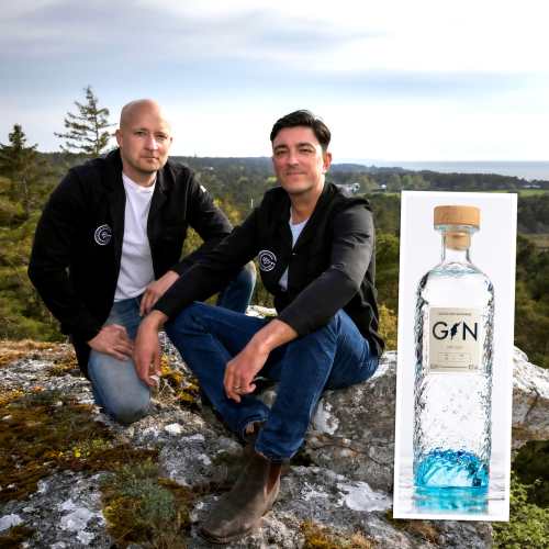 Mathias Jöhnk och Sakarias Ronquis, samt Gotlands Ginfabriks Dry Gin.