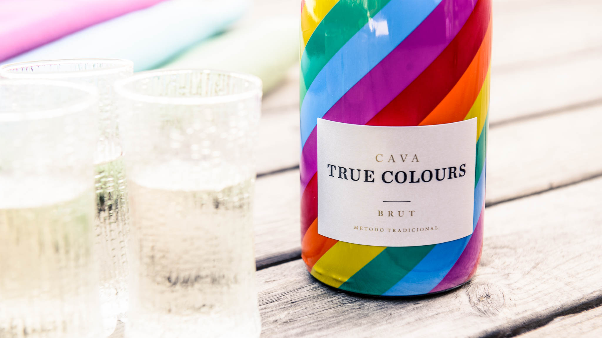 True colours cava with Ultima thule glasses from side True colours cava with Ultima thule glasses from side