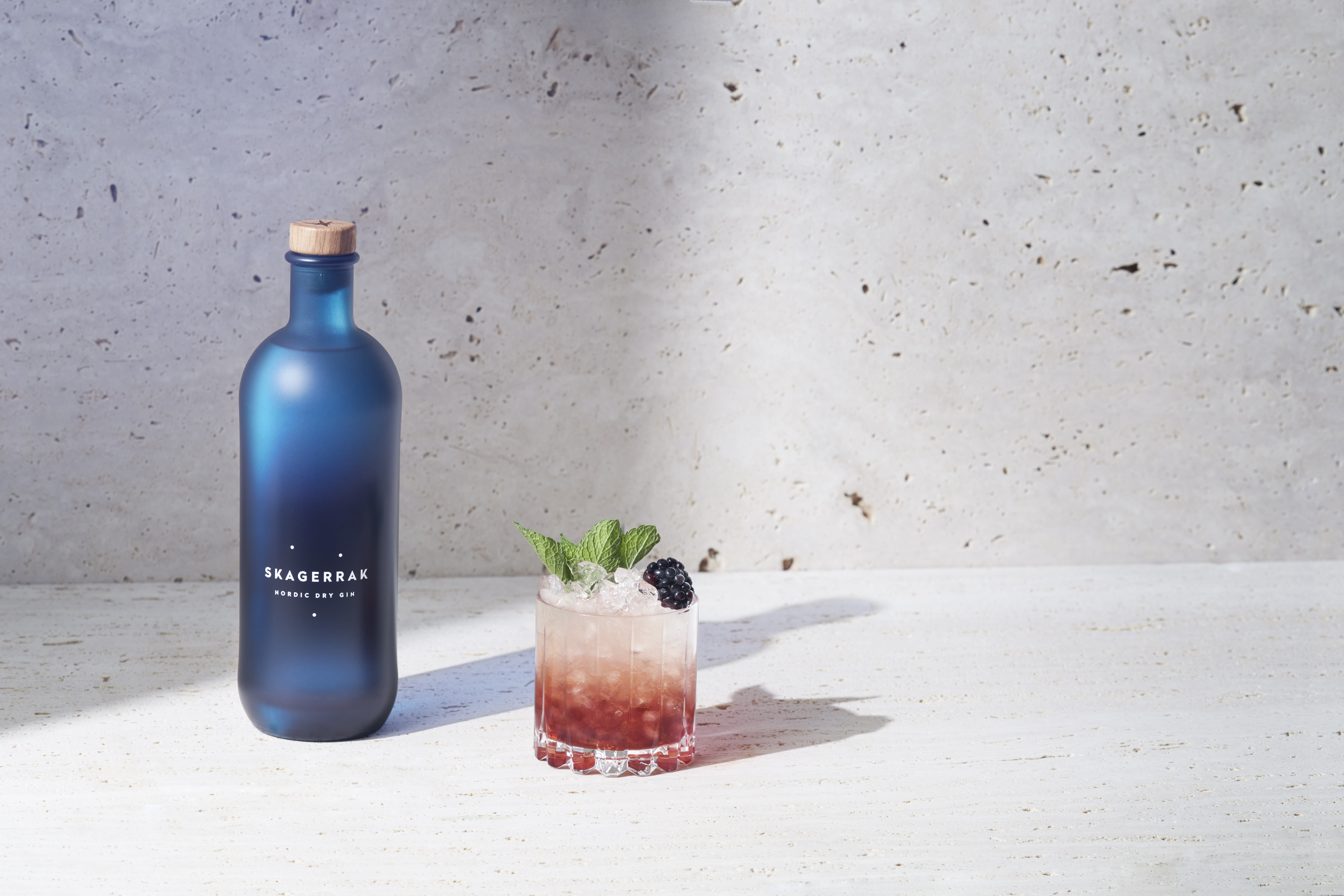 Skagerrak Bramble kokteil põldmarja siirupiga