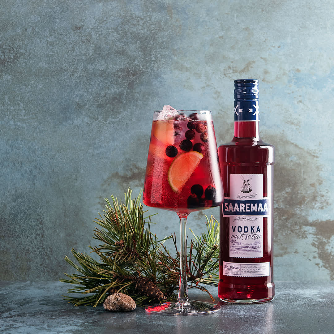 Musta sõstra Skinny Bitch viinakokteil