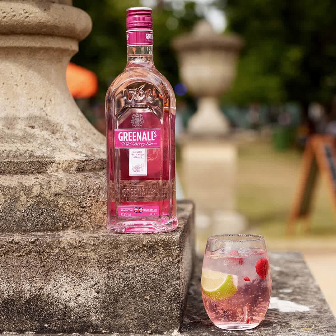 Suhkruvaba džinniga valmistatud marjane kokteil