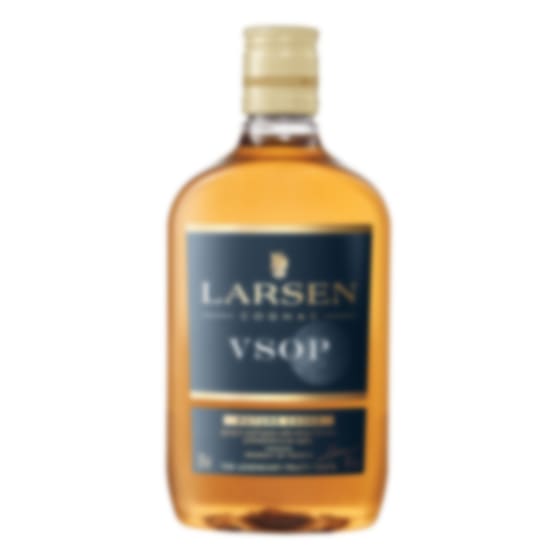Larsen VSOP konjaki elegantset puuviljast maitset tasakaalustavad täiuslikult tammenüansid.