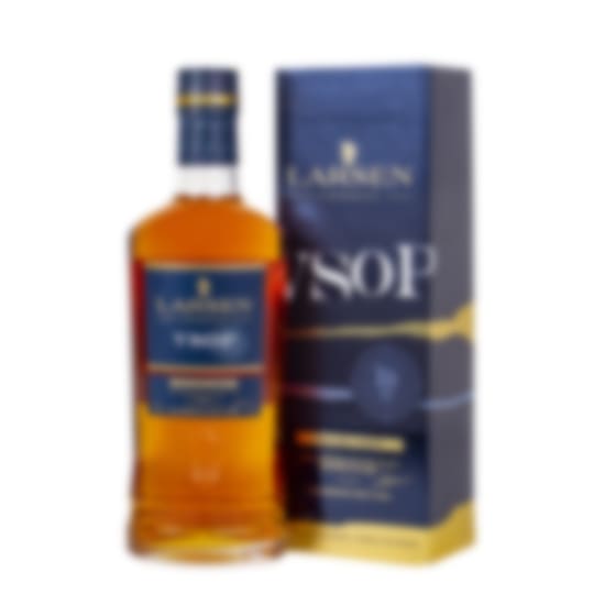 Larsen VSOP konjaki elegantset puuviljast maitset tasakaalustavad täiuslikult tammenüansid.