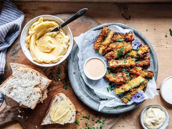 Friterad zucchini med 3 sorters dippsåser