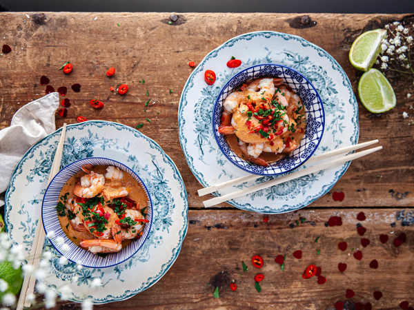 Thaimaalainen punainen curry katkaravuilla ja kookosmaidolla