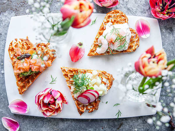 Snittar till bubbel - halloumivåfflor med tre matiga toppings